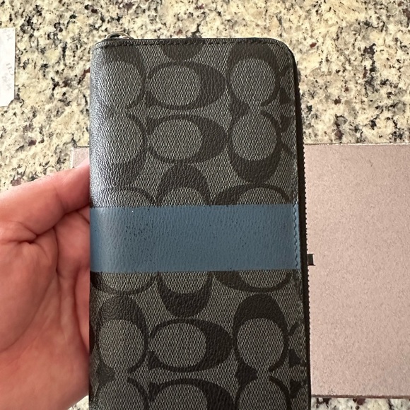 Signature Coach Accordion Zipper Wallet - Picture 2 of 5